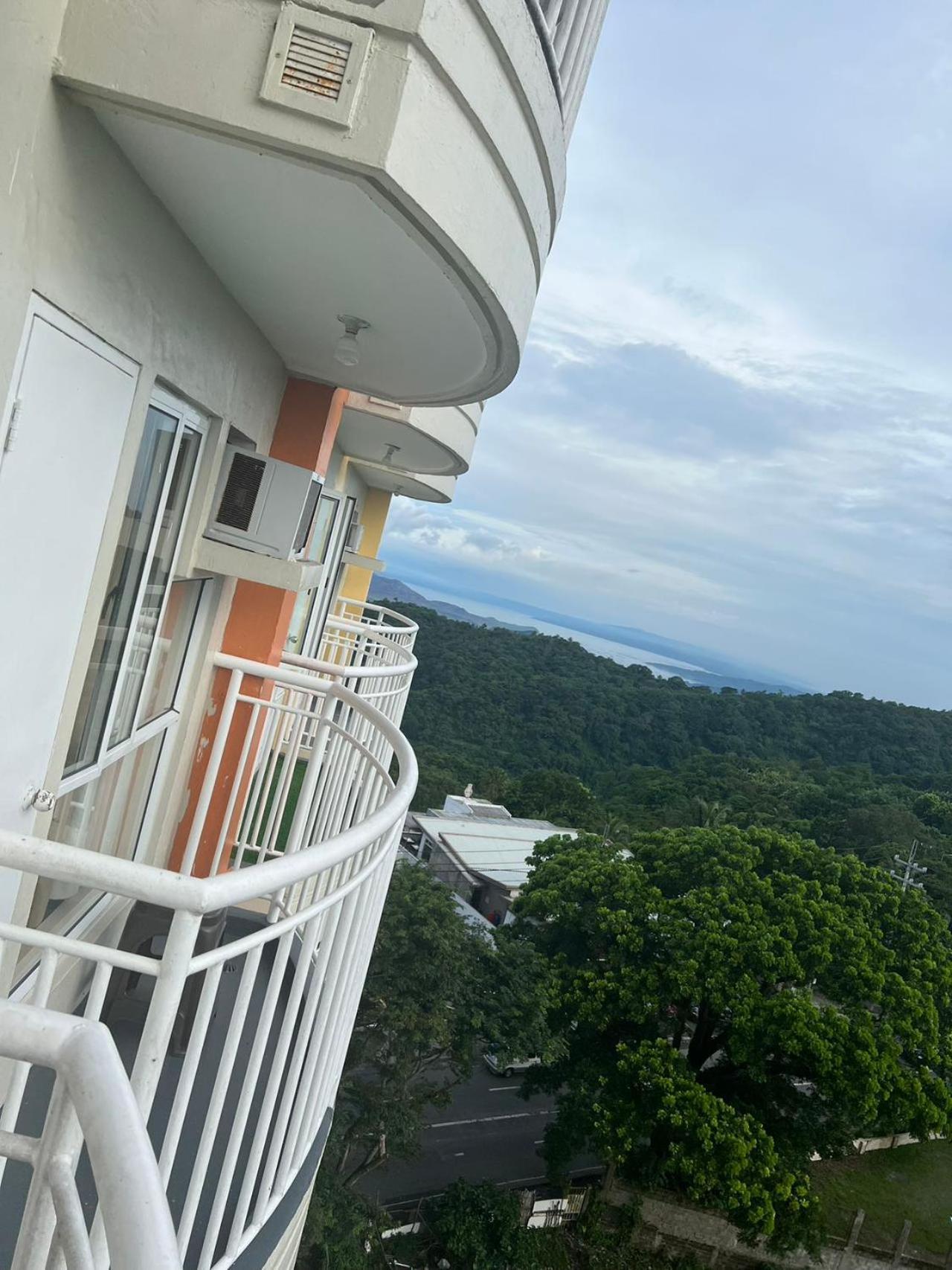 Cityland Tagaytay Taal Lake View City View Free Pool Parking Studios With Balcony Are City View Tagaytay City Extérieur photo