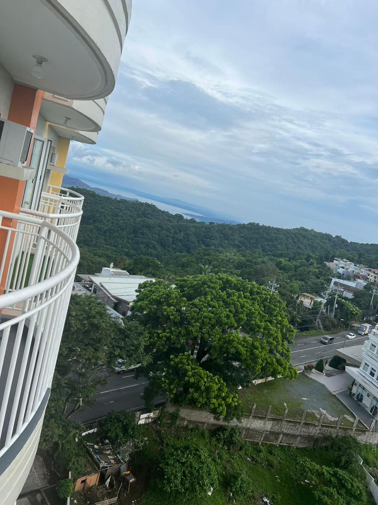 Cityland Tagaytay Taal Lake View City View Free Pool Parking Studios With Balcony Are City View Tagaytay City Extérieur photo